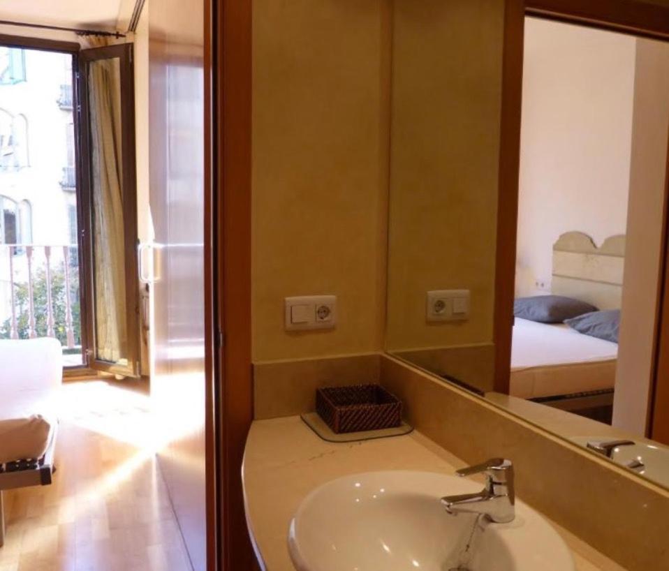 Sweet Bcn Rambla 48 Apartment Barcelona Exterior photo